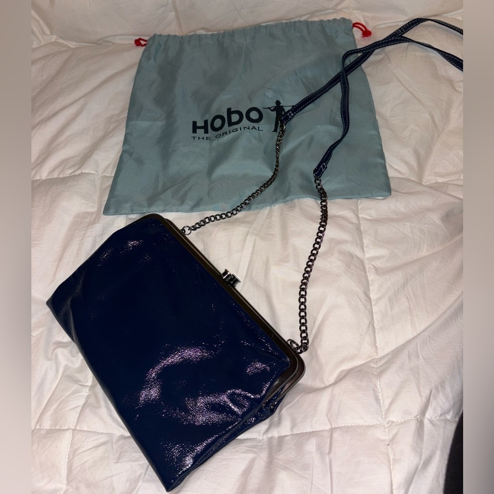 Stunning HOBO International large Crossbody wallet compartments and kiss lock